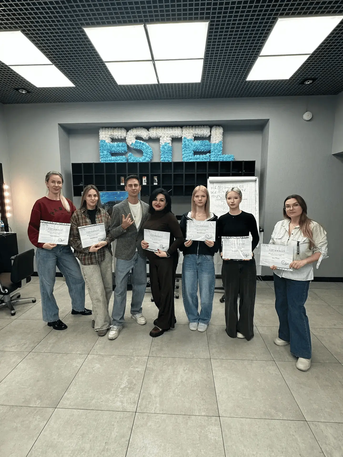 ЗА ГРАНЬЮ МАСТЕРСТВА: СТУДЕНТКИ ТЕХНОЛОГИИ ИНДУСТРИИ КРАСОТЫ ОСВОИЛИ ТОНКОСТИ УПРАВЛЕНИЯ ЦВЕТОМ В АКАДЕМИИ ESTEL