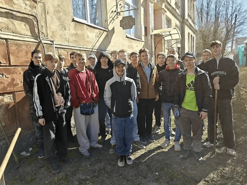 Традиционная акция по уборке территории