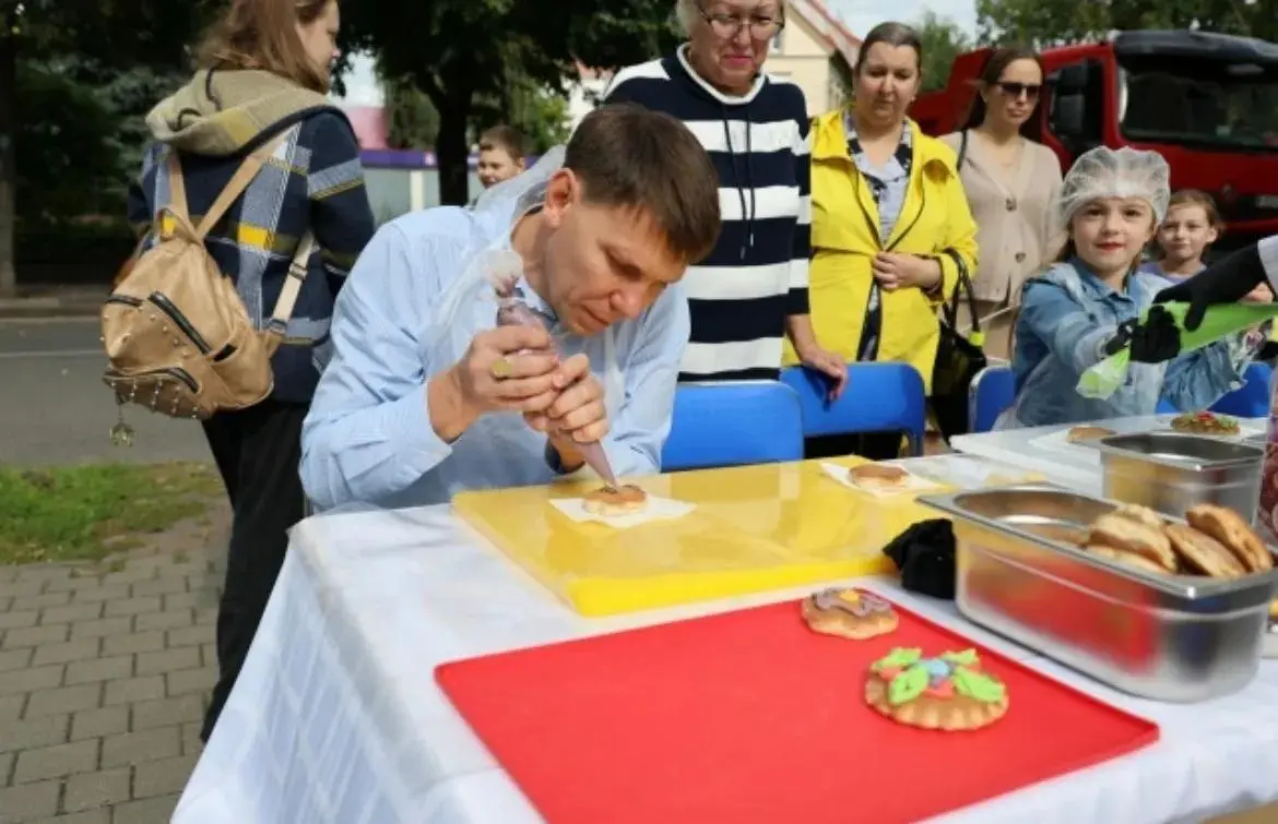 В рамках празднования Дня города Советска для юных жителей и гостей города прошёл увлекательный творческий мастер-класс «Пряничный арт»