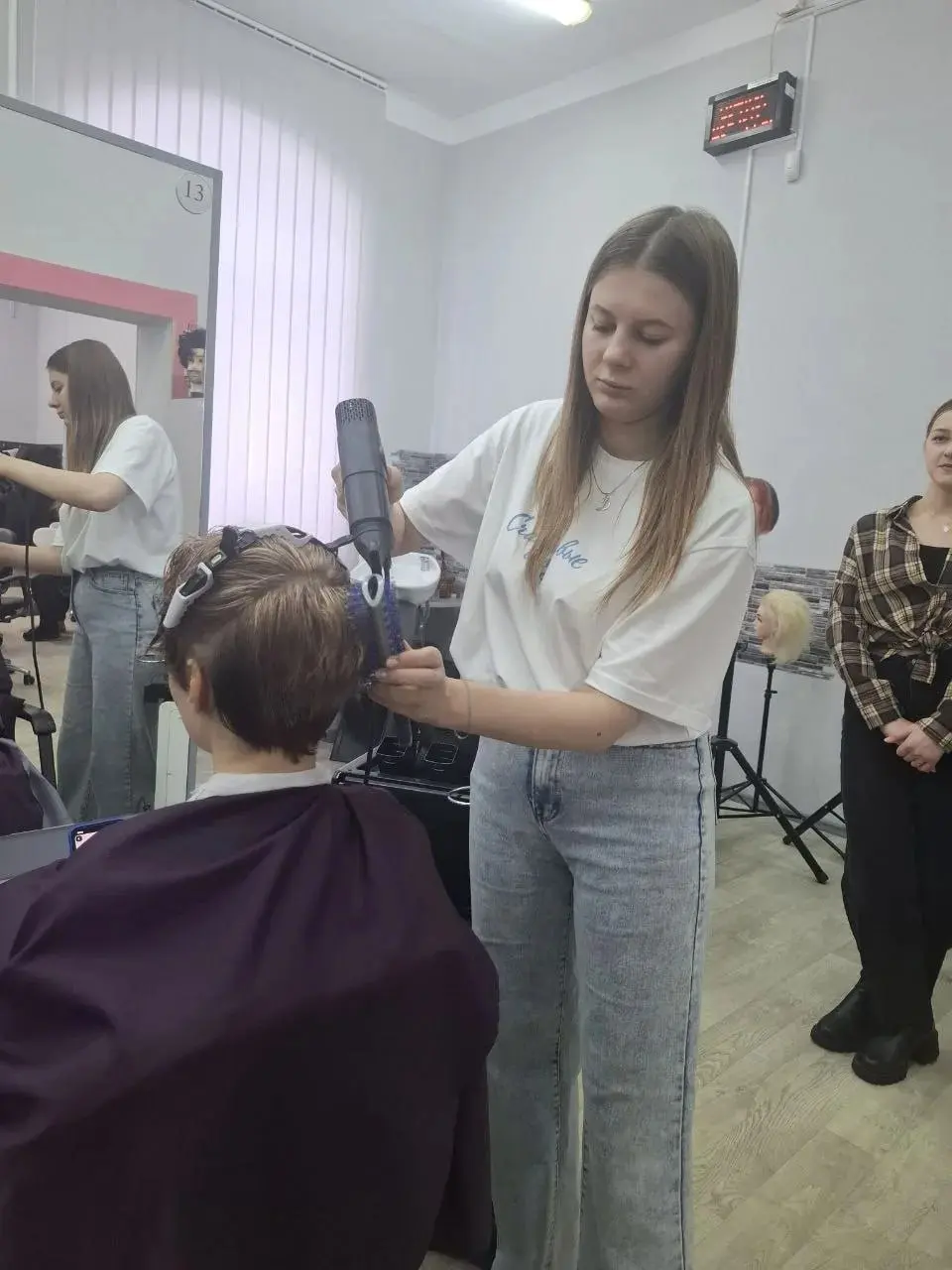 Мастер-класс по женской модельной стрижке в Технологическом колледже